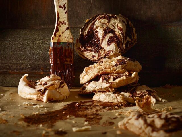 Cookie-Kunst...
Nur wenn man den Mut hat, etwas Neues auszuprobieren, entdeckt man auch mehr als m bisher kannte.
.
.
.
#cookies #cookieart #cookieartist #cookielove #thebakefeed #foodstagram #foodies #creativefoodphotography #foodphotography #foodfotostudio #foodphotoshoot #foodstyling #foodphotographyandstyling #darktablemood #thefeedfeed #f52grams #foodfluffer #bestfood #feedyoursoul #ourfoodstories #foodartblog #foodartproject #foodartclick_ #creativejourney_food  #oursharedfoodtales #shareyourtable #still_life_gallery_ #stilllife_perfection #moodyfoodphotography